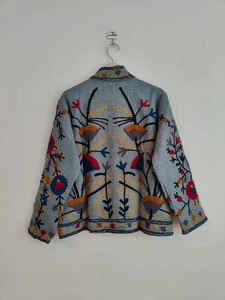 Fabrication indienne veste Suzani brodée vêtements d'extérieur culturels avec des détails authentiques disponibles pour l'approvisionnement en gros - Product Image 3