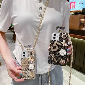 手机袋盒3D运动手机套iPhone 15专业钻石手机套香水瓶外壳，带斜挎挂绳