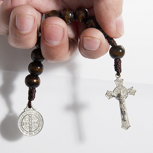<span class=keywords><strong>Rosario</strong></span> de Bolsillo con Medalla de San Benito, Joyería de Muñeca con Agarre Cómodo y Crucifijo, Accesorios Religiosos para la Oración - Product Image 3