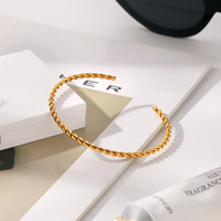 Bracelet jonc torsadé élégant et délicat en acier inoxydable KITI, plaqué or 18 carats, inaltérable, bijou minimaliste, cadeau