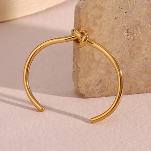 Kararmaz ücretsiz takı bilezik <span class=keywords><strong>Knot</strong></span> 18K altın kaplama düğüm bilezik bileklik paslanmaz çelik manşet bilezik bileklik kadınlar için - Product Image 5
