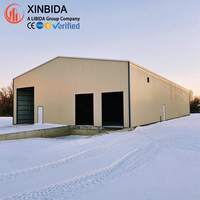 Entrepôt métallique préfabriqué à haute résistance à la neige, avec plusieurs entrées, pour le stockage d'équipements agricoles, construction rapide, capacité de charge lourde