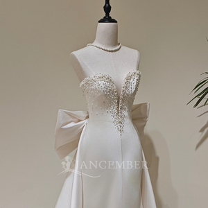 Robe de mariée sirène moderne LY159 en satin avec appliques florales en cristal, jupe longue à nœud, longueur ras du sol - Product Image 3