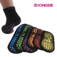 Prix d'usine Vente en gros de chaussettes de parc de trampoline antidérapantes personnalisées Chaussettes de maison antidérapantes