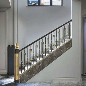 מעקות ומעקות מדרגות מודרניים יוקרתיים מאלומיניום זהוב, התקנה דקורטיבית עצמית לשימוש פנים - Product Image 2