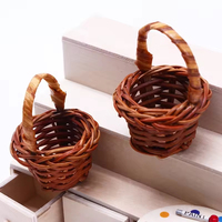 Mini panier tressé à la main en vannerie pour maison de poupée, décoration de scène de jeu domestique, accessoires de photographie, jouet doux pour filles