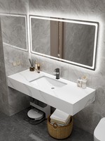 Kabinet Kamar Mandi dengan Wastafel Keramik Umum dan Meja Rias Kamar Mandi Utama dengan Wastafel Ganda
