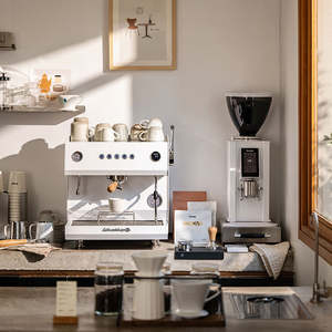 Cafetera Comercial Portátil Semiautomática de Una o Dos Cabezas, Modelo 3111A Knight de 4.ª Generación, para Uso en Hoteles - Product Image 1