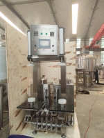 Machine automatique Tonsen tout-en-un pour le lavage et le remplissage de fûts de bière avec table élévatrice