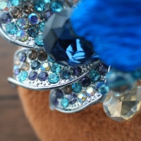 Broche en velours brodée à la main avec fleur et strass incrustés, style broderie Miao, Patrimoine Culturel Immateriel