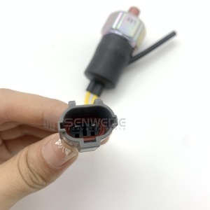 เซ็นเซอร์วัดแรงดันน้ำมันเครื่อง Senwitt สำหรับรถขุด Hitachi เครื่องยนต์ดีเซล 6BG1 รุ่น 1-82410170-1 - Product Image 4
