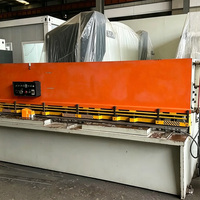Kullanılmış Çok Fonksiyonlu Hidrolik CNC Kesme Makinesi Metal Levha Sabit Uzunlukta Kesme Makinesi Asansör Kabin Kapısı İşleme İçin