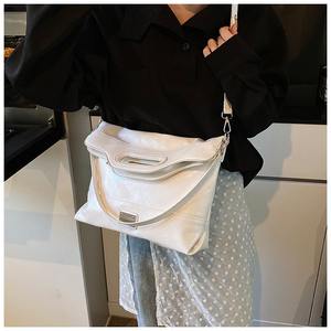 Sac pliable décontracté de grande capacité pour femme, sac à bandoulière unique pour femme en cuir souple, sac à main fourre-tout pour la vie quotidienne - Product Image 2