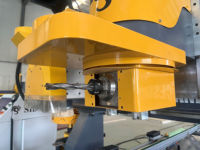 Routeur CNC 3 axes ATC pour le traitement des panneaux de porte – Machine de découpe et de fraisage CNC haute efficacité et durable pour le travail du bois avec moteur et engrenages