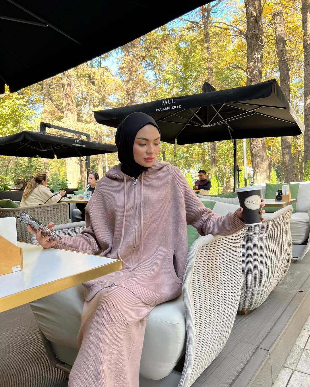 รากบัวสีชมพู