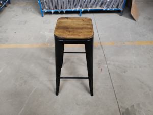 <span class=keywords><strong>Tabouret</strong></span> de bar en métal <span class=keywords><strong>Tolix</strong></span> de style industriel <span class=keywords><strong>vintage</strong></span> empilable pour café, restaurant, cuisine avec siège en bois - Product Image 2