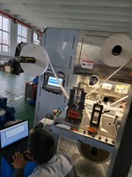 Machine de fabrication de patchs hydrocolloïdes pour l'acné et les boutons