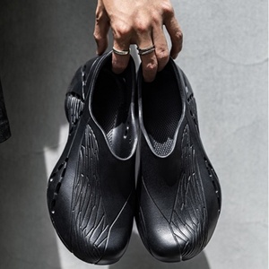 Chaussures de chef pour hommes, sandales sabots d'été à enfiler, protection des orteils, antidérapantes, idéales pour la marche en rivière et la plage, chaussures en maille - Product Image 1