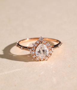 แหวนเพชรทรงลูกแพร์เจียระไนแบบบริลเลียนท์ ทองคำแท้ 18K คุณภาพสูง หรูหรา สำหรับผู้หญิง แหวนหมั้น แหวนแต่งงาน เครื่องประดับชั้นดี ของขวัญ - Product Image 1