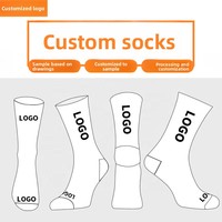 Chaussettes de sport pour hommes, respirantes, à logo personnalisé OEM, pour le basketball et la course, avec semelle en tissu éponge rembourrée et douce, et logo sur le bord du mollet.