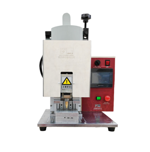 Lamieux Small 220V Máquina de inyección de baja presión Tiempo de ciclo corto para protección de componentes LED Componentes centrales de PLC de 1 año - Product Image 3