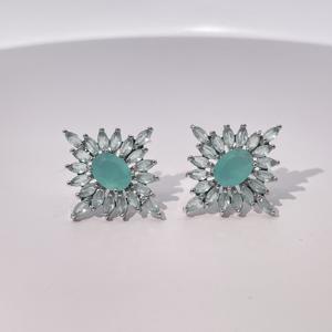 ต่างหูแบบติดหูสำหรับผู้หญิง รุ่นคลาสสิกหรูหราจากเทียนหยู เจมส์ ดีไซน์รูปไข่ ทำจากทองเหลืองชุบทอง ประดับด้วยพลอยเพทายสีน้ำเงิน - Product Image 1