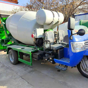 Camion malaxeur à béton 2 mètres cubes, moteur haute puissance pour le transport sur chantier - Product Image 1