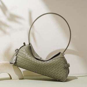 Bolso de Hombro de Cuero Genuino Tejido, Estilo Vintage, Cómodo y Portátil para Mujer, Diseño de Moda - Product Image 3