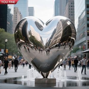 YOUFINE Scultura a Forma di Cuore in Acciaio Inossidabile Lucidato a Specchio, Arte Moderna in Metallo per Paesaggi Urbani Esterni in Vendita - Product Image 2