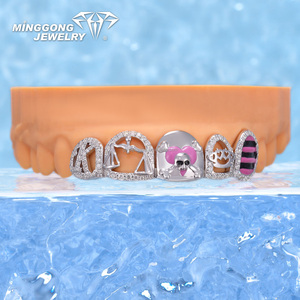 <span class=keywords><strong>Grillz</strong></span> dentaire de luxe tendance plaqué or 18 carats avec crâne en moissanite et émail personnalisé, style hip-hop unisexe, <span class=keywords><strong>prix</strong></span> d'usine, <span class=keywords><strong>grillz</strong></span> de qualité supérieure - Product Image 1