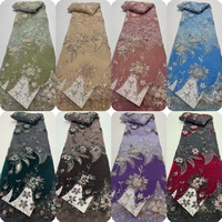 Tissu en dentelle brodée de haute qualité avec des paillettes, des fleurs blanches et des perles pour vêtements féminins