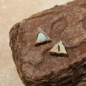 Aurien Gioielli per Piercing in Oro 14K all'Ingrosso, Orecchini Triangolari con Opale e Zirconia, Gioielli per il Corpo in Oro Vero Filettato - Product Image 6