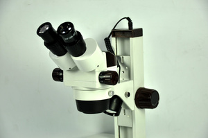 YUJIE YJ-T102 <span class=keywords><strong>LED</strong></span> 100mm Distance réglable binoculaire trinoculaire Zoom stéréo <span class=keywords><strong>Microscope</strong></span> de réparation électronique - Product Image 6