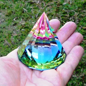 Arco Iris de cristal facetas cono con cúpula de pirámide pisapapeles MH-F0577