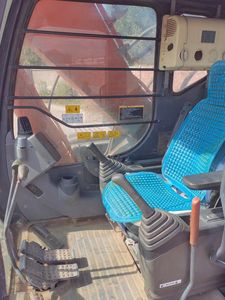 Pelles d'occasion compactes Hitachi ZX240 24T | Machine hydraulique à chenilles d'occasion pour excavateur sur chenilles pour espaces restreints Godet - Product Image 3