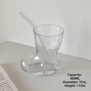 Copo Transparente em Forma de Bota com Canudo, Copo Plástico Reutilizável para Bebidas Frias em Festas e Bares - Product Image 1