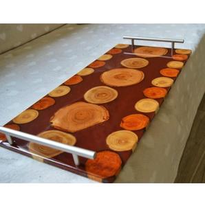 Plateaux en bois multi-usages avec détails en résine Parfaits pour servir de la nourriture Organiser des objets ou présenter des accessoires décoratifs - Product Image 1