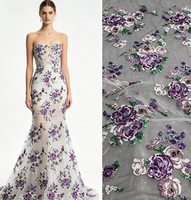 Pariser Atelier Handbestickter Onyx-Basisstoff mit Dreifarbiger Iris-Rosen-Smaragd-Blumenmuster Transparenter Pailletten-Spitzenstoff Runway Couture Kollektion