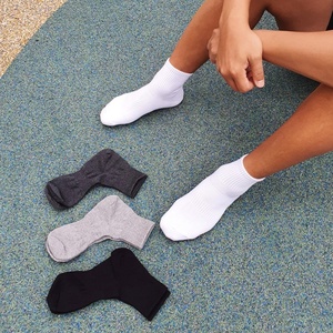 Chaussettes mi-hautes en coton confortables et antidérapantes pour hommes, dotées d'une technologie brevetée de ajustement à 90 degrés pour les activités quotidiennes - Product Image 3