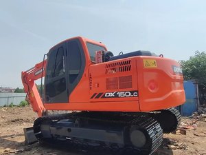 Excavatrice Doosan DX150LC d'occasion, machinerie fiable de taille moyenne à grande pour les travaux de terrassement et les projets routiers municipaux - Product Image 4