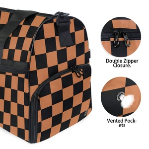 Sac de sport en nylon imperméable à grande capacité, design à carreaux noir et marron, logo personnalisé, avec compartiment pour chaussures - Product Image 3