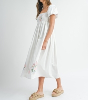 Robe d'été élégante personnalisée pour femme en coton et lin tissé, coupe midi, col carré, imprimé numérique uni, manches bouffantes, style A-line, idéale pour la plage
