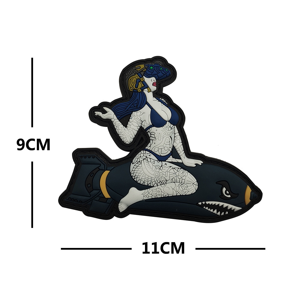 P00374-5 Night vision goggle female soldier