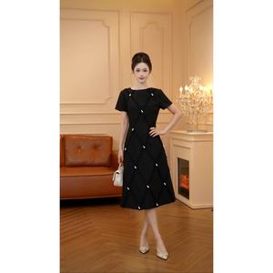 9219 Abito lungo nero a trapezio, Gratie Classic, abito unico ed elegante che snellisce la figura - Product Image 1