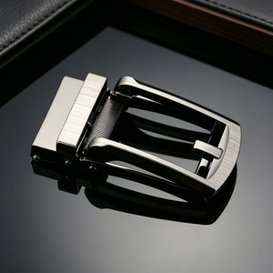 Hebilla de Cinturón de Acero con Bloqueo Automático, Negro Mate, Reversible, con Pasador Giratorio, Estilo Formal, Acabado Plateado para Cinturones de Cuero para Hombre - Product Image 1