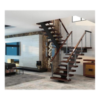 Escalier de villa moderne de luxe avec éclairage LED intérieur, poutre en acier écologique, garde-corps en verre flottant et câble métallique