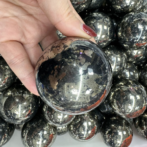 Bolas de cristal talladas de alta calidad, esferas de pirita peruana pulidas, piedras curativas al por mayor para amor y curación - Product Image 2
