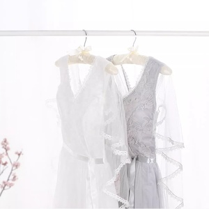Cintre rembourré en satin, housse en tissu de haute qualité, cintre pour <span class=keywords><strong>robe</strong></span> de mariage, garde-<span class=keywords><strong>robe</strong></span>, vêtements, vente en gros, cintres en tissu blanc - Product Image 5