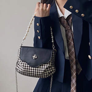 Bolso de Hombro Cruzado de Alta Gama para Mujer con Cadena de Perlas y Diseño de Pata de Gallo, Diseño Exclusivo en Contraste de Color, Todas las Tallas, Bolso de Moda - Product Image 4