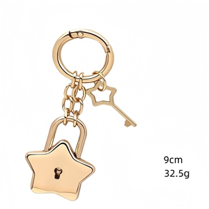 Llavero con Candado de Estrella y Corazón Dorado y Plateado, Amuleto para Bolso o Cartera para Mujer, Elegante Candado de Metal con Forma de Estrella y Corazón para Parejas - Product Image 5